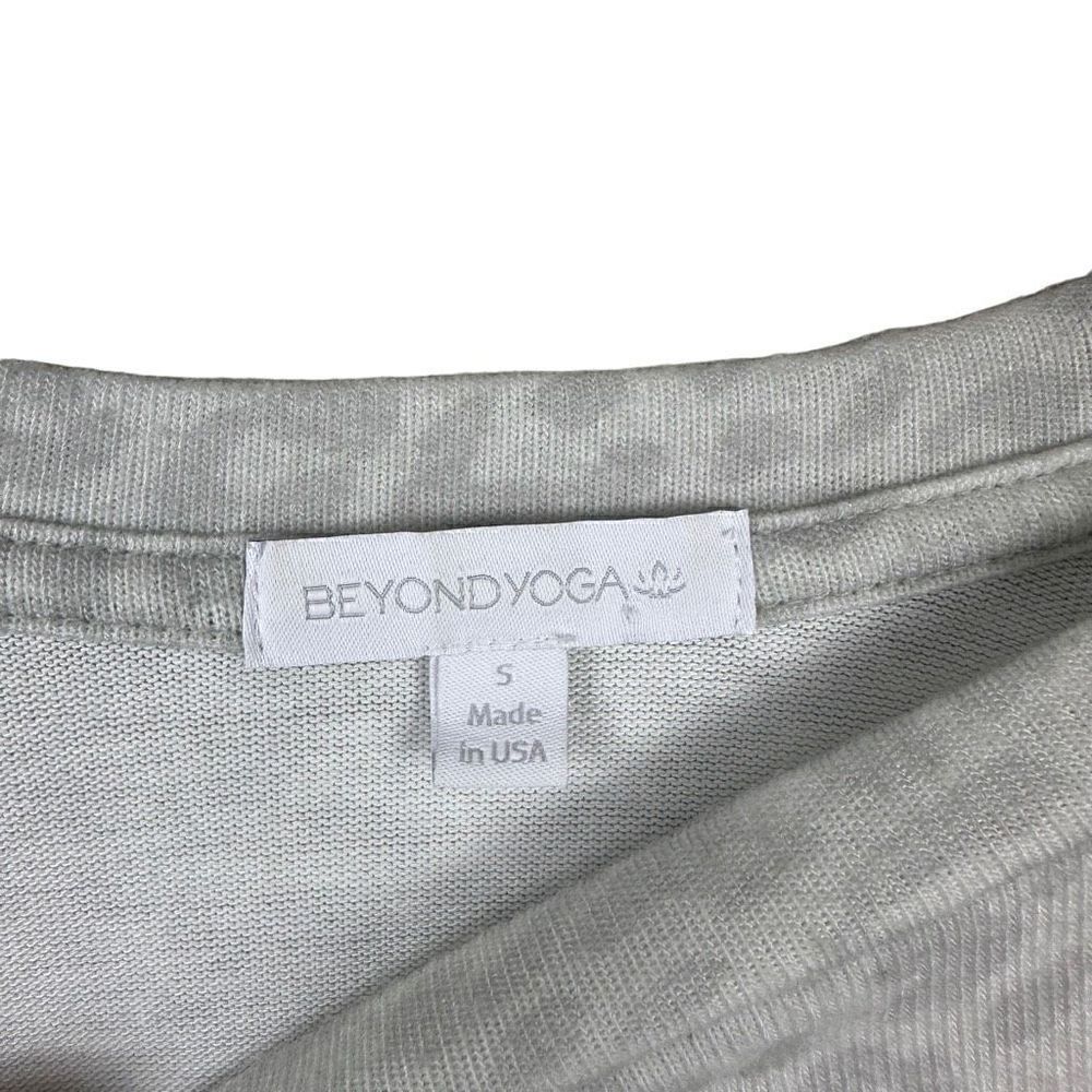 Beyond Yoga leopard print raglan crew pullover size small - Picture 2 of 5